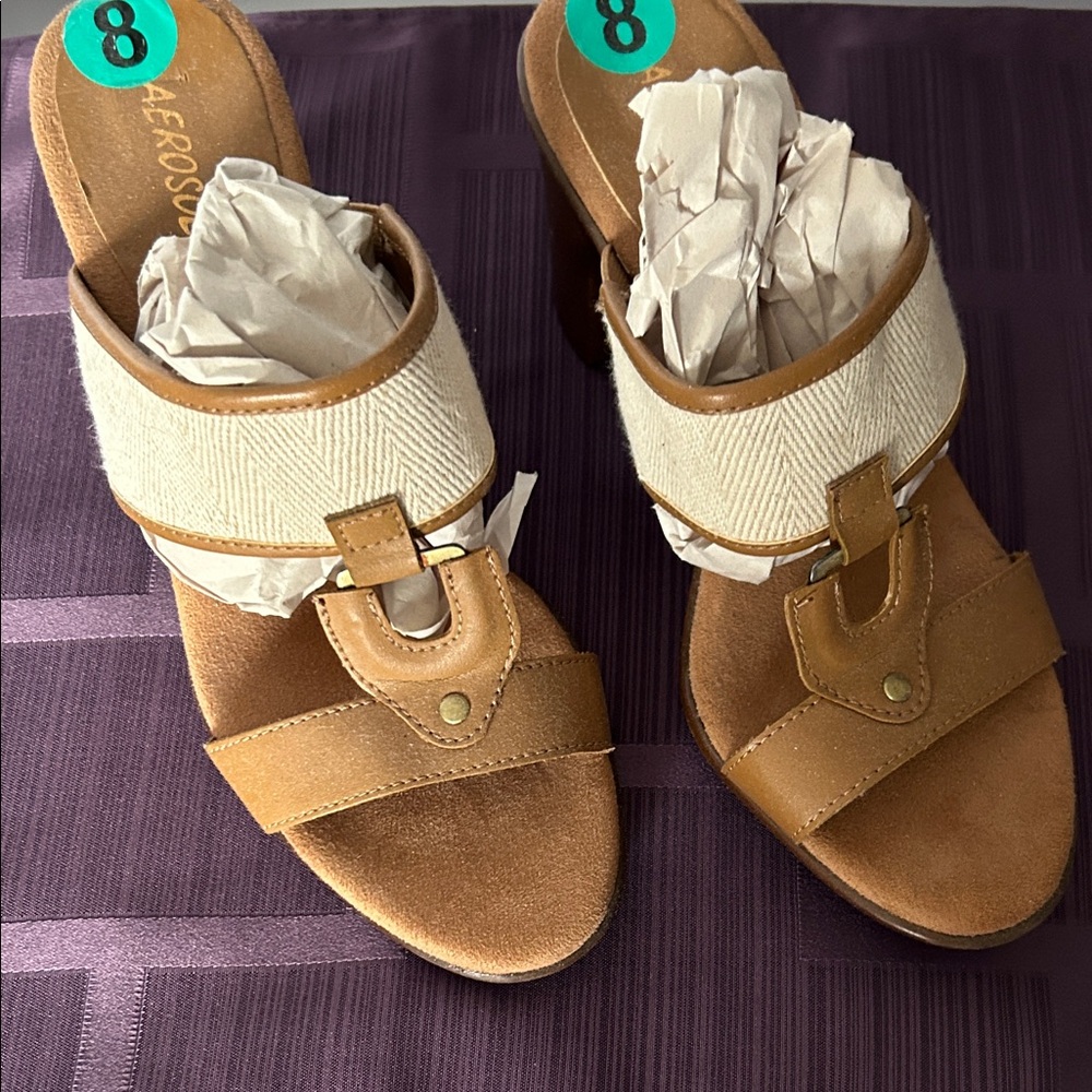 AEROSOLES Women's Tan and Cream Mules